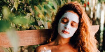 Brides can’t control the sky, but a few simple, gentle tips may help their skin feel fresh and comfortable through it.