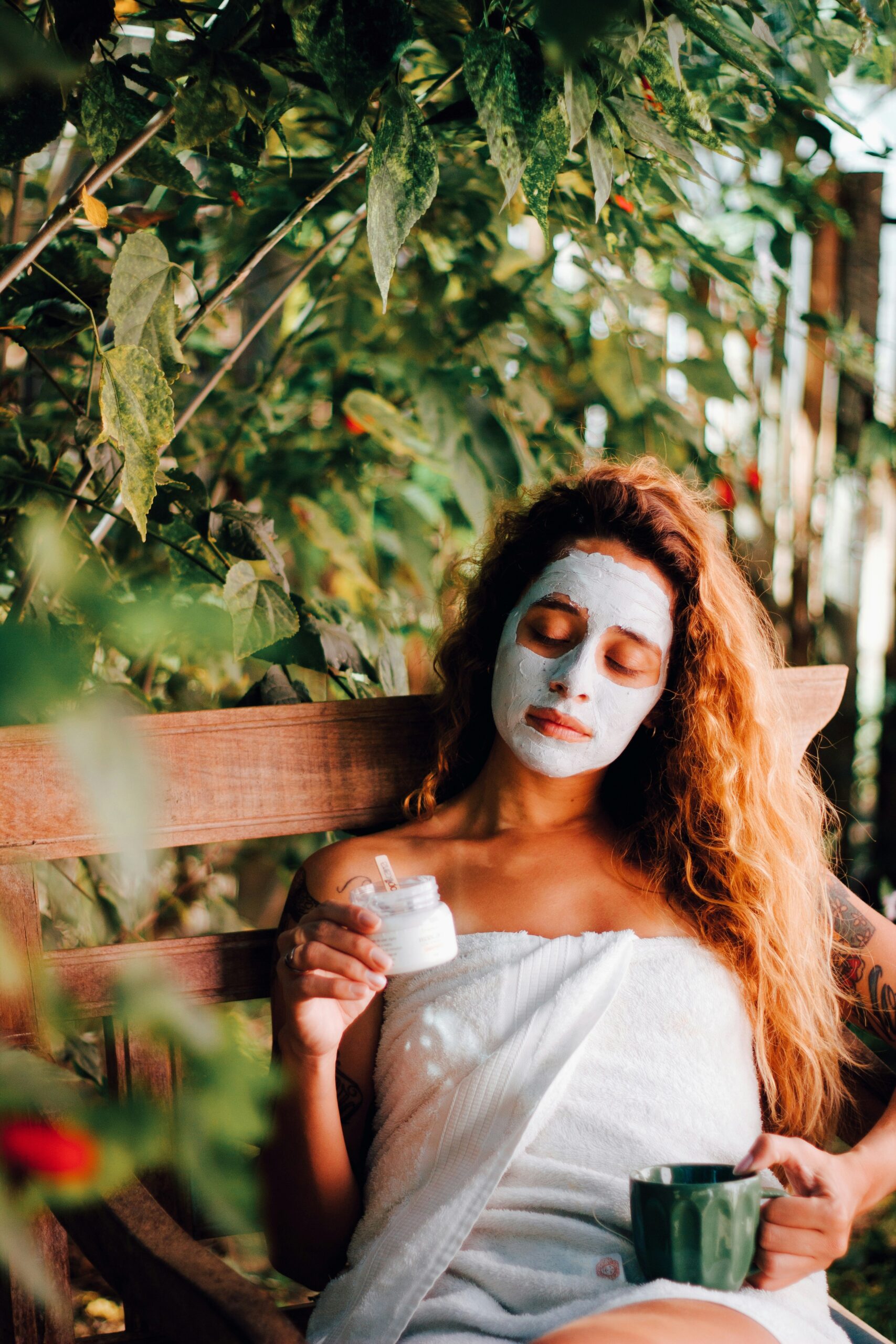 Brides can’t control the sky, but a few simple, gentle tips may help their skin feel fresh and comfortable through it.