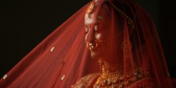 the veil that speaks her story
